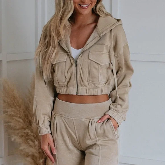 🆕🔄 The Myra Utility Zip Up - Picture 3 of 3